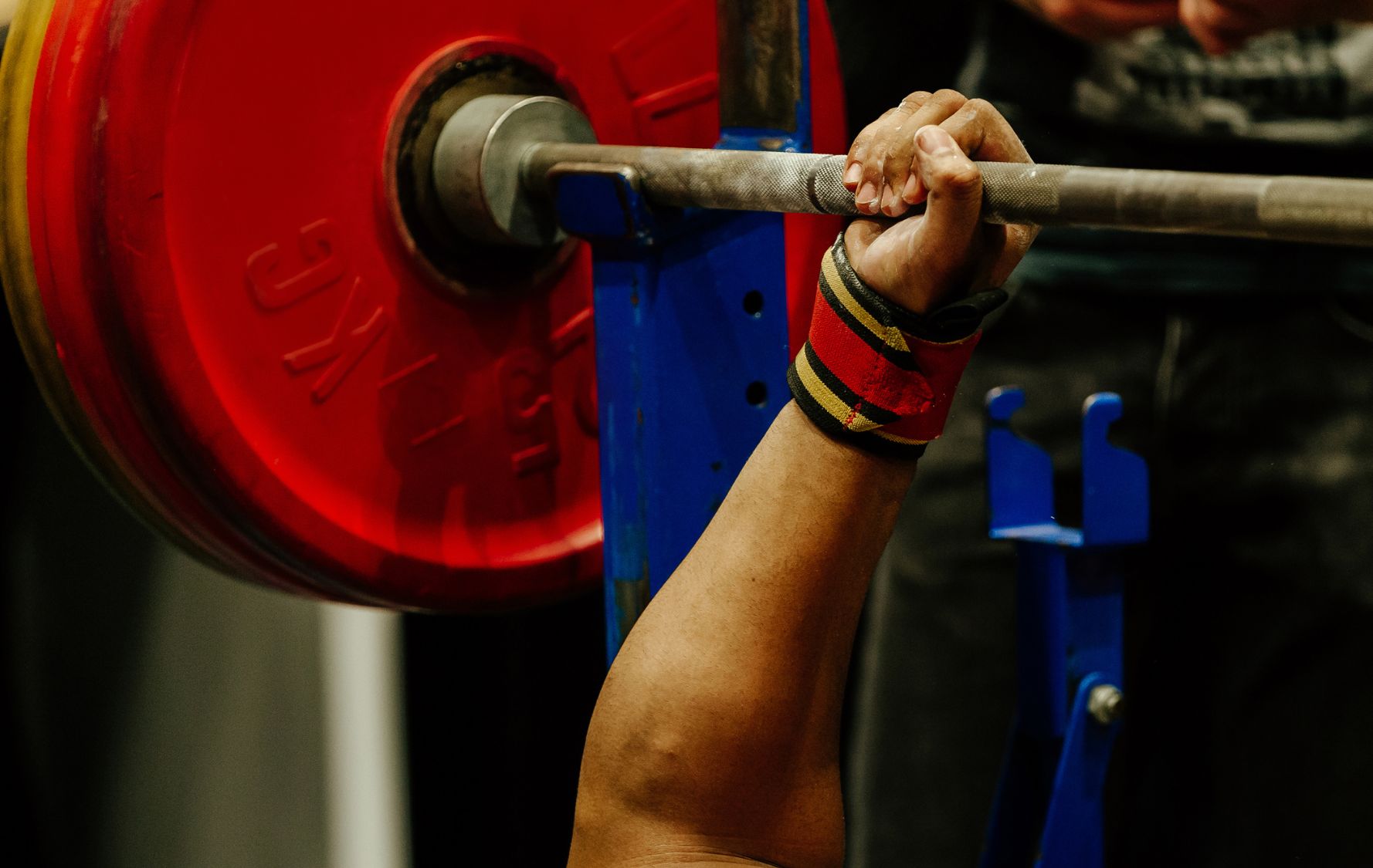 Жимовики пауэрлифтинг. Становая тяга 500. Ронни колеман жим гантелей. Поднял 300 кг. Эдди холл тяга.